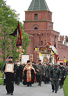 В Москве проходит крестный ход, посвященный 136-й годовщине со дня рождения Николая II